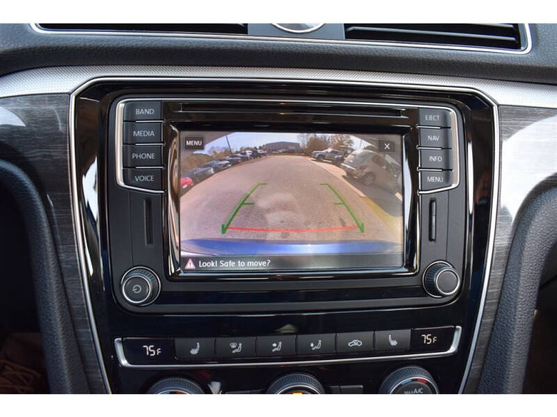 2017 Volkswagen Passat 1.8T SEL Premium