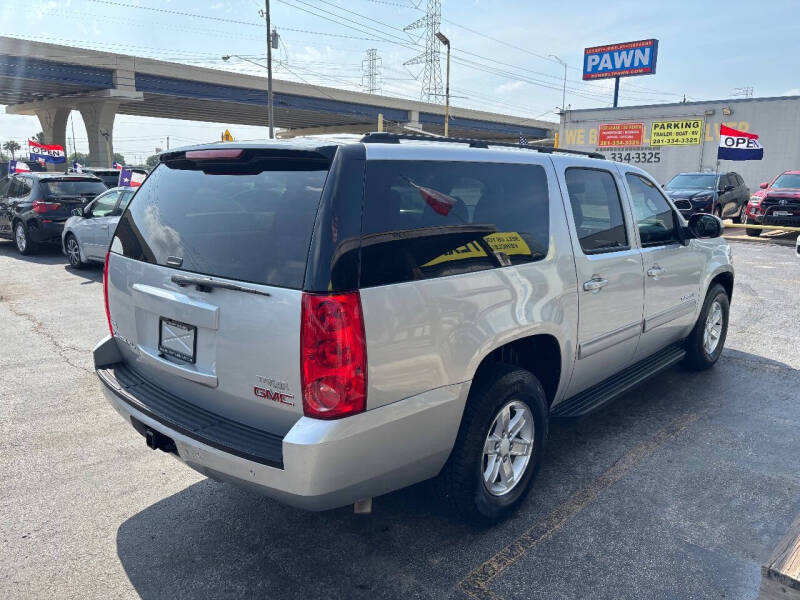 2011 GMC Yukon XL SLE