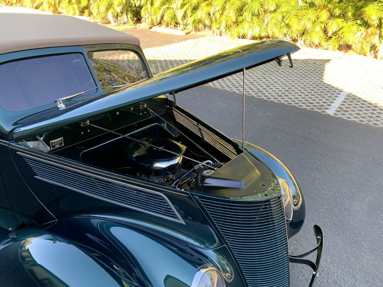 1937 Ford Cabriolet 53