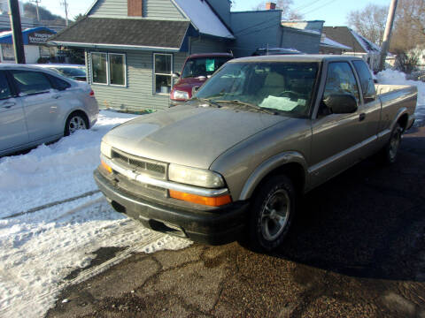 2003 Chevrolet S-10 for sale at Hassell Auto Center in Richland Center WI