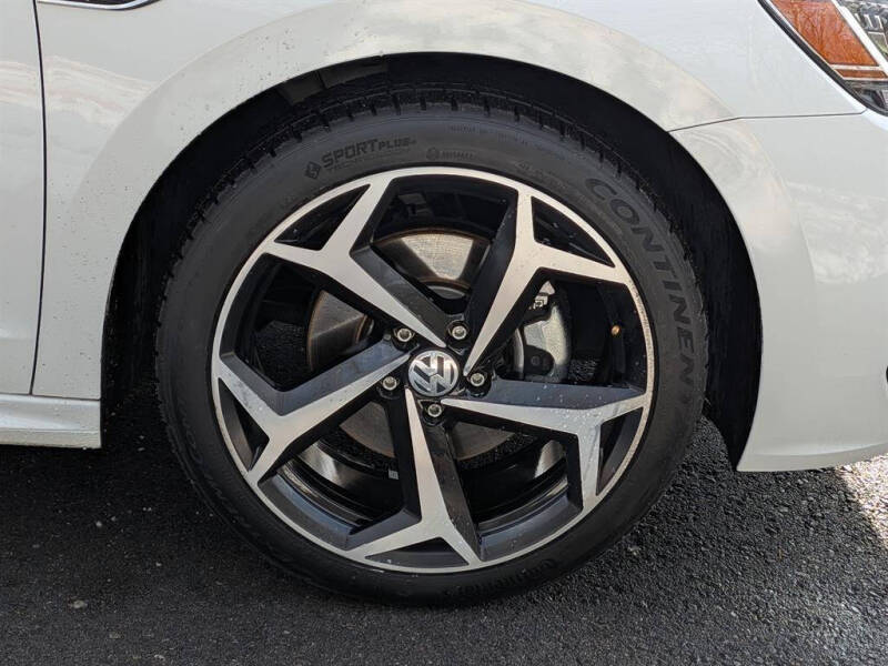 2021 Volkswagen Passat R-Line