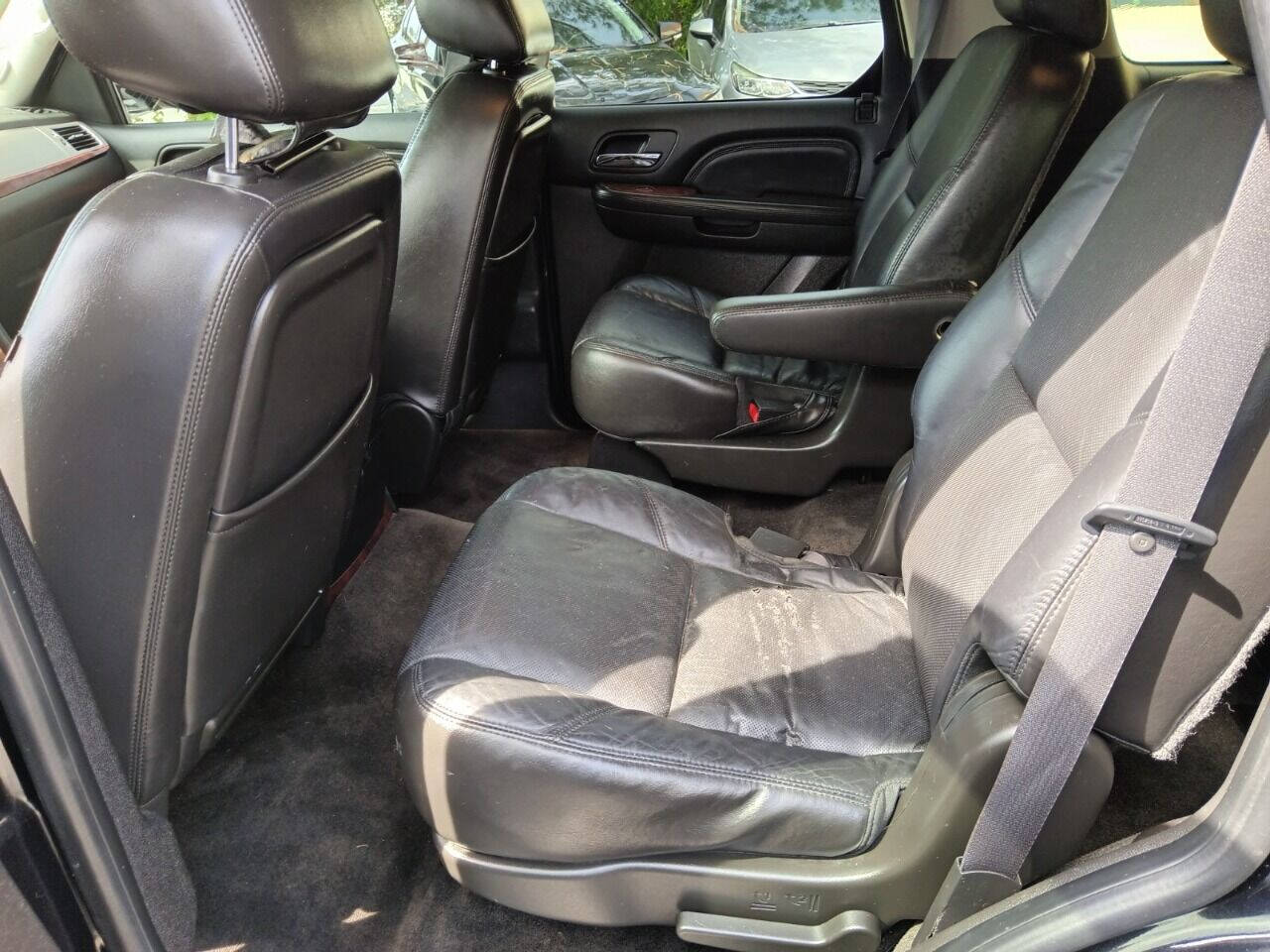 2011 Cadillac Escalade SUV / Crossover - $10,950