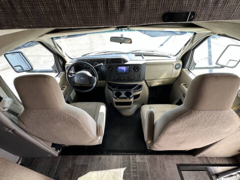 2019 Winnebago Outlook