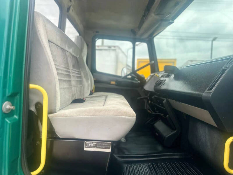 2001 Freightliner FL70