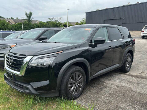2023 Nissan Pathfinder for sale at Auto Center of Columbus in Columbus OH