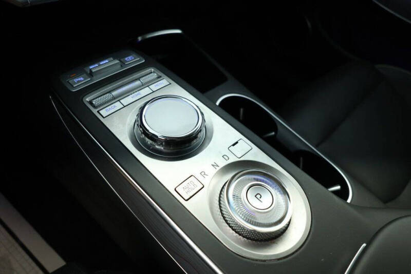 2024 Genesis GV70 2.5T Standard