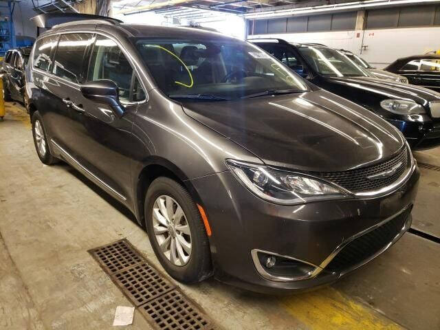 2017 Chrysler Pacifica for sale at Varco Motors LLC - Builders in Denison KS