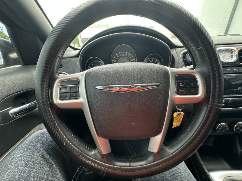 2013 Chrysler 200 Touring