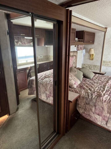 2004 Winnebago Adventurer