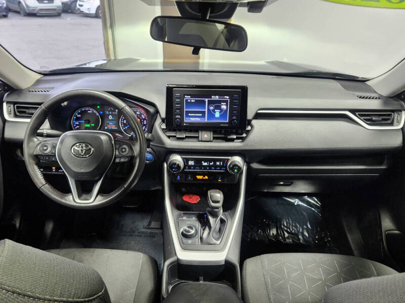 2022 Toyota RAV4 Hybrid XLE