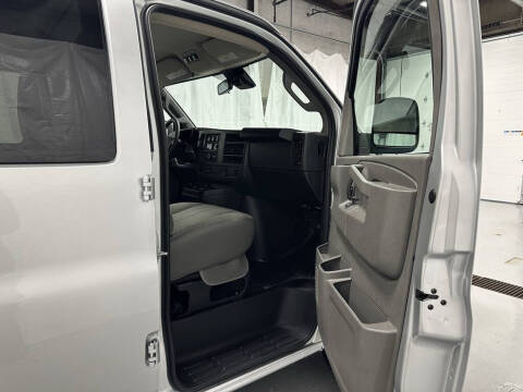 2025 Chevrolet Express LT 3500