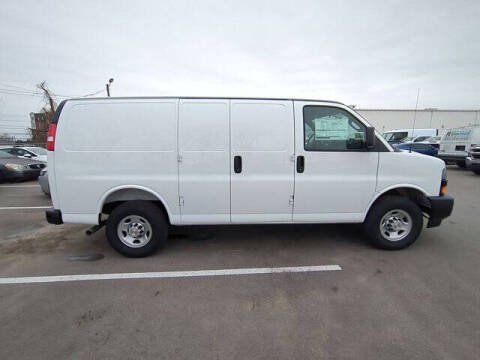 2025 Chevrolet Express 2500