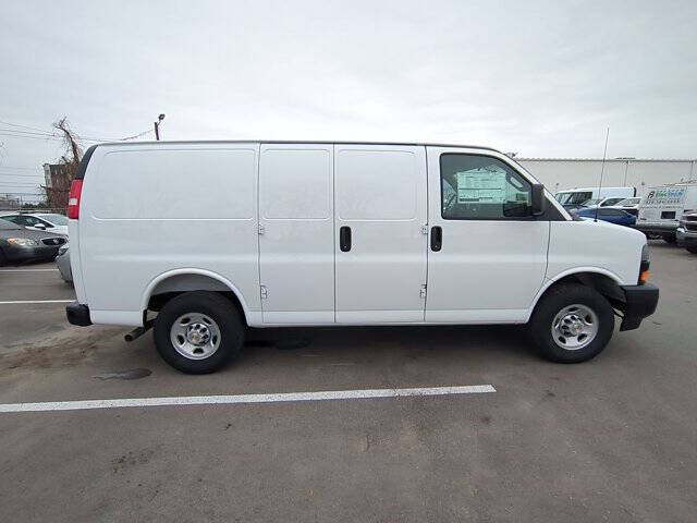 2025 Chevrolet Express 2500