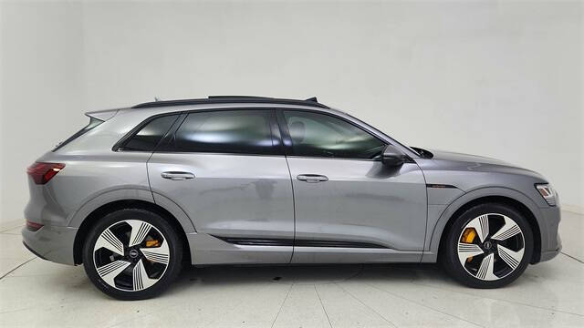 2022 Audi e-tron quattro Premium Plus