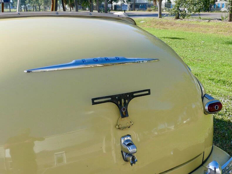 1948 Ford Super Deluxe