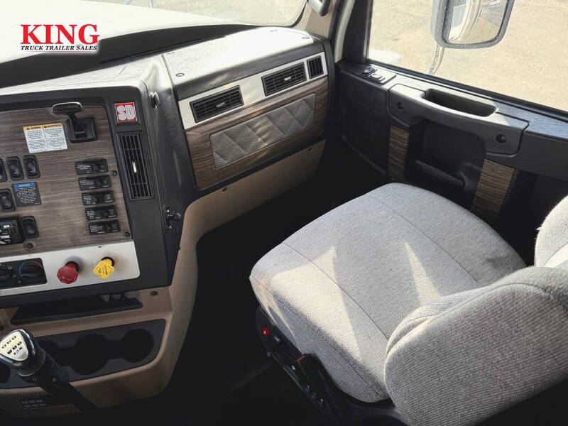 2019 Freightliner Coronado 122 SD