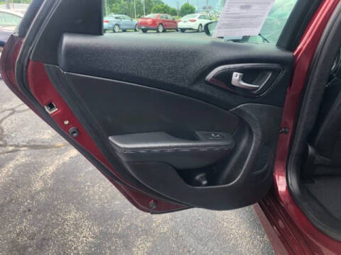 2016 Chrysler 200 S