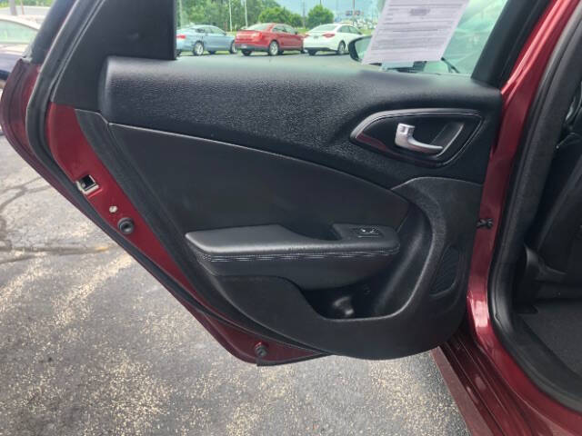 2016 Chrysler 200 S