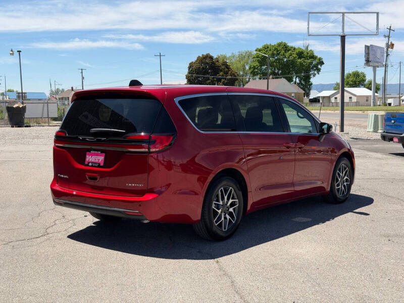 2027 Chrysler Pacifica Limited