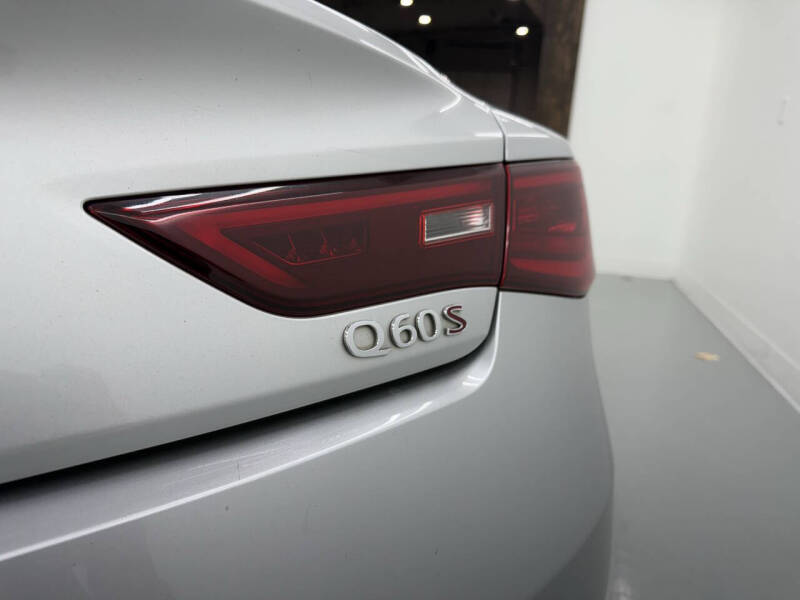 2017 Infiniti Q60 Red Sport 400