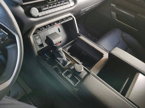 2024 Toyota Sequoia SR5