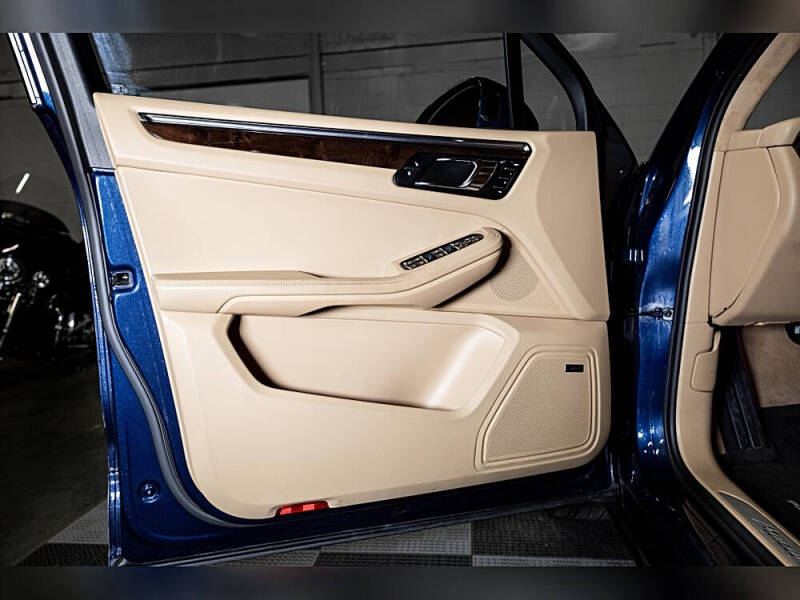 2015 Porsche Macan S