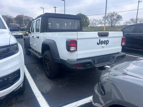 2022 Jeep Gladiator Sport
