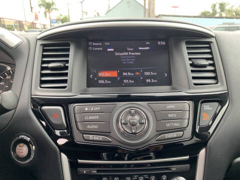 2017 Nissan Pathfinder SV