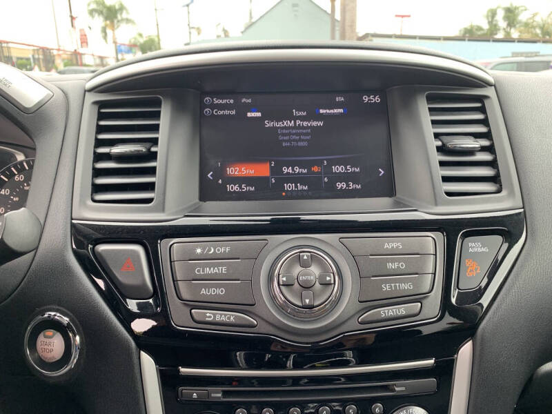 2017 Nissan Pathfinder SV