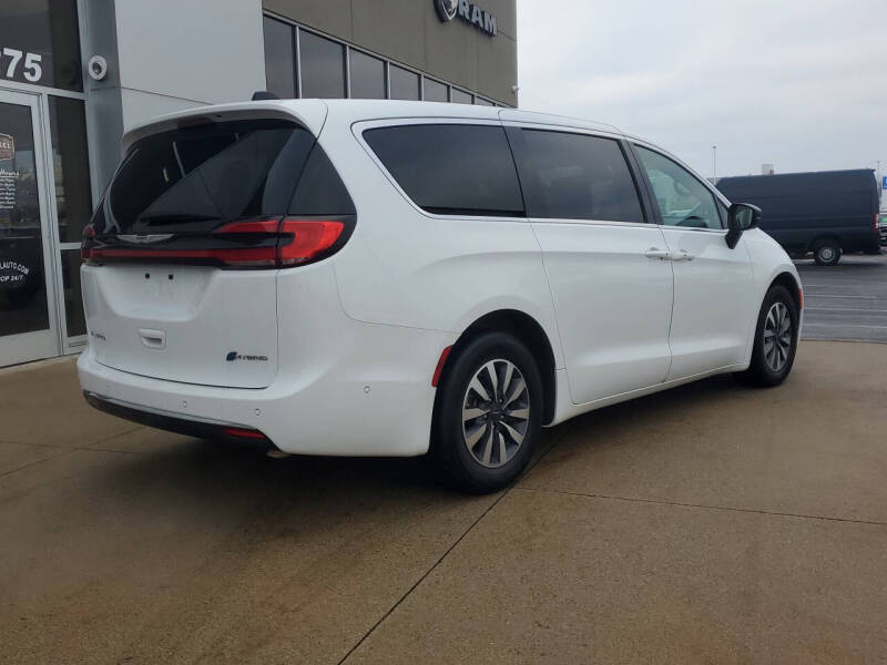 2025 Chrysler Pacifica Plug-In Hybrid