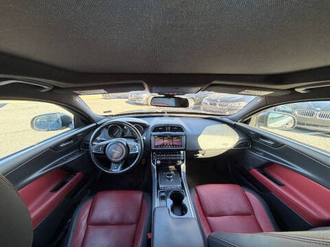 2017 Jaguar XE 35t R-Sport