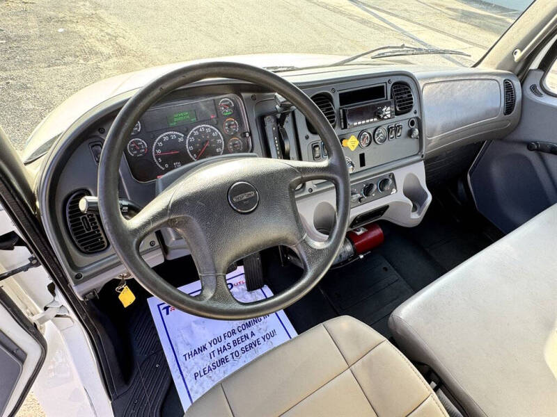 2018 Freightliner M2 106