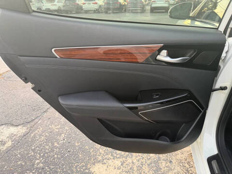 2018 Kia Cadenza Technology