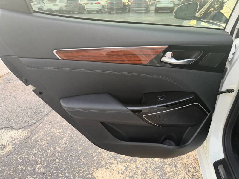 2018 Kia Cadenza Technology