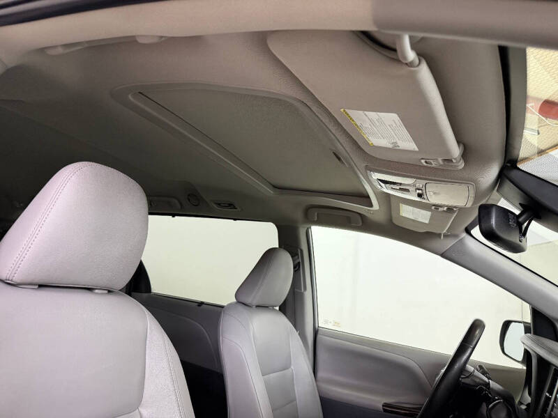 2020 Toyota Sienna XLE Premium 8-Passenger