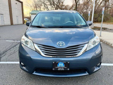 2014 Toyota Sienna XLE 8-Passenger