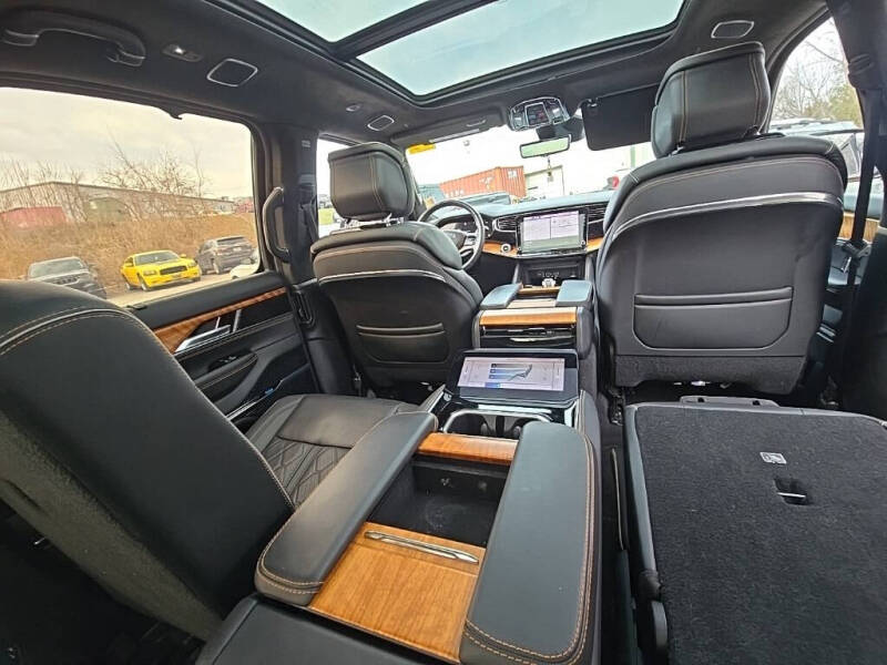 2022 Jeep Grand Wagoneer Series III