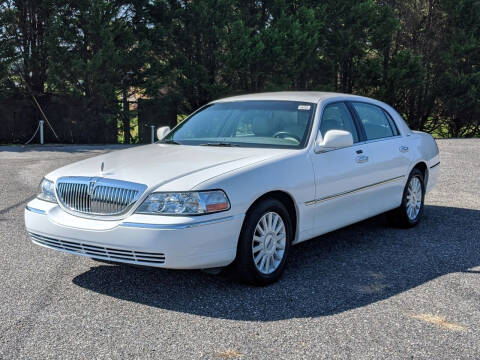 2005 Lincoln Town Car for sale at Carolina Country Motors in Lincolnton NC