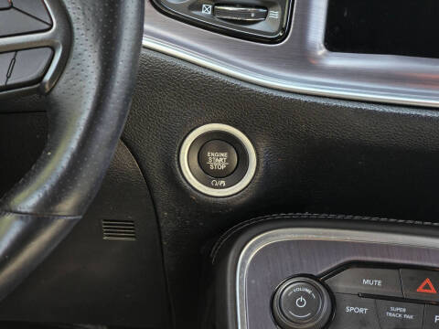 2017 Dodge Challenger 392 HEMI Scat Pack Shaker