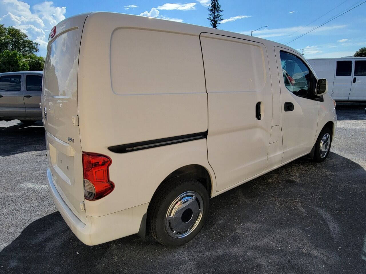 2018 NISSAN NV200 Van - $21,999