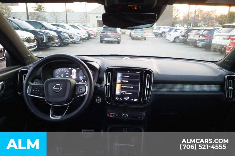 2022 Volvo XC40 T5 R-Design