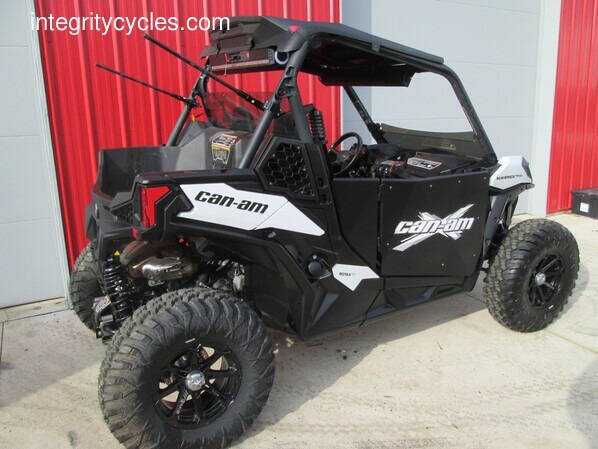 2023 Can-Am MAVERICK 700 DPS