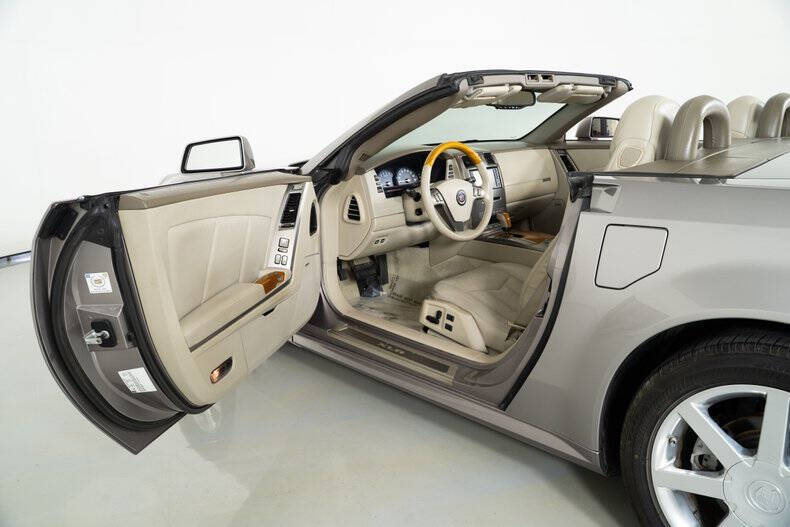 2005 Cadillac XLR