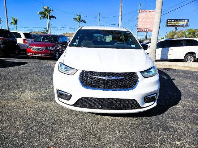 2024 Chrysler Pacifica Touring
