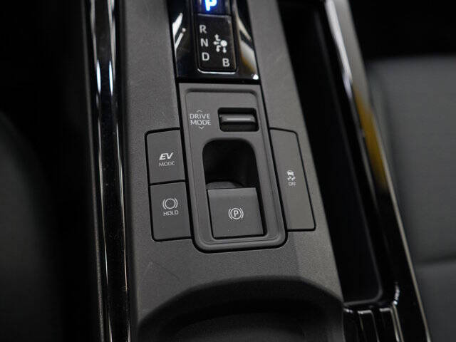 2025 Toyota Prius LE