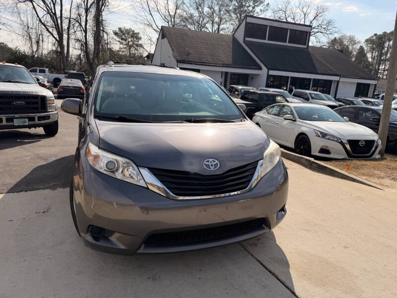 2014 Toyota Sienna LE 8-Passenger