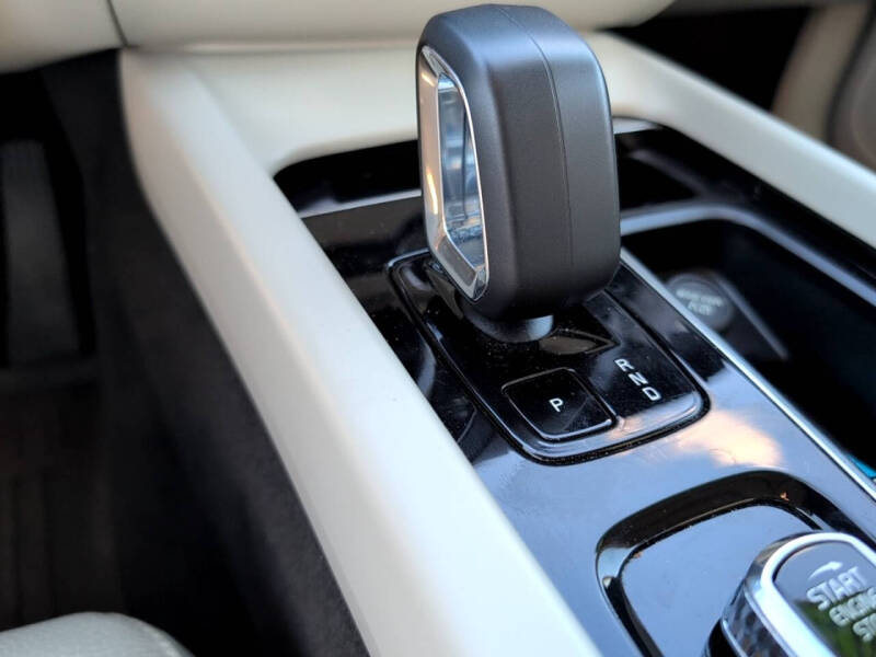 2023 Volvo XC60 B5 Plus Bright Theme