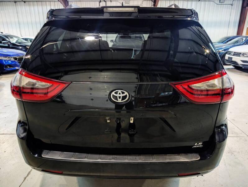2020 Toyota Sienna LE 7-Passenger