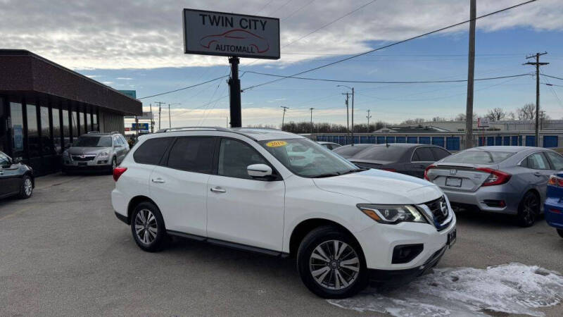 2019 Nissan Pathfinder for sale at TWIN CITY AUTO MALL in Bloomington IL
