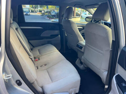 2019 Toyota Highlander LE